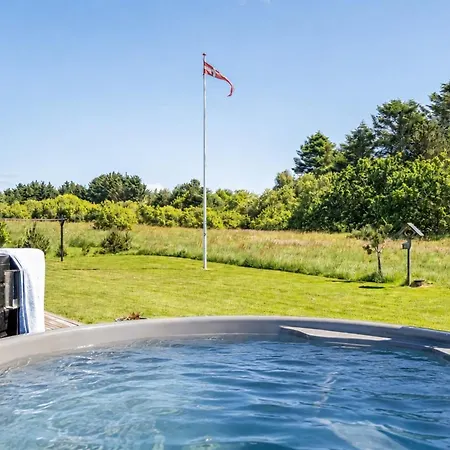 Dyke - 1-5km From The Sea By Interhome