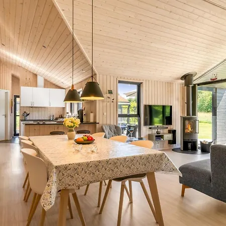 Dyke - 1-5km From The Sea By Interhome